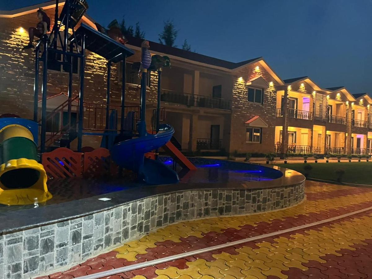 Swarnabhoomi Beach Resort มันดราโมนี ภายนอก รูปภาพ